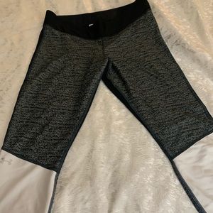 Under armour cropped active bottoms